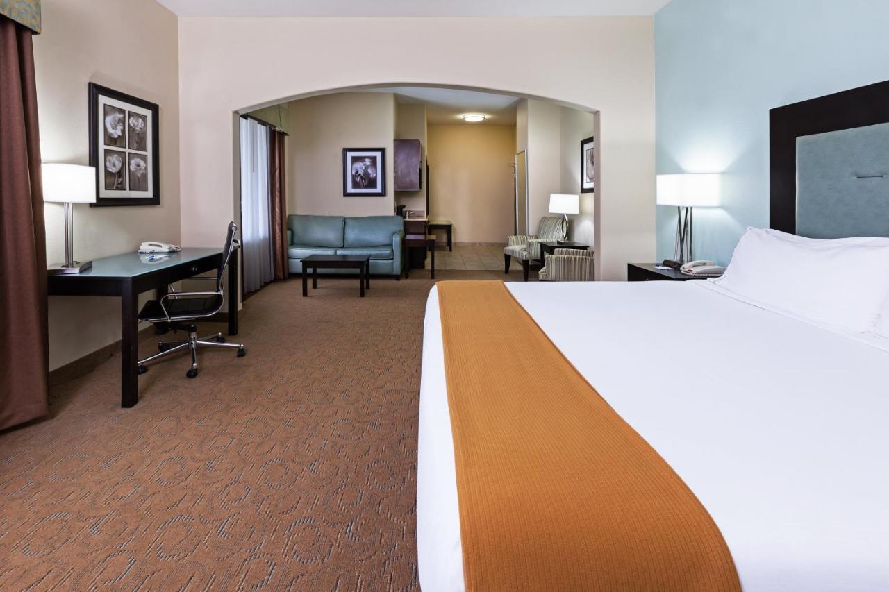 | Holiday Inn Express & Suites Victoria, an IHG Hotel