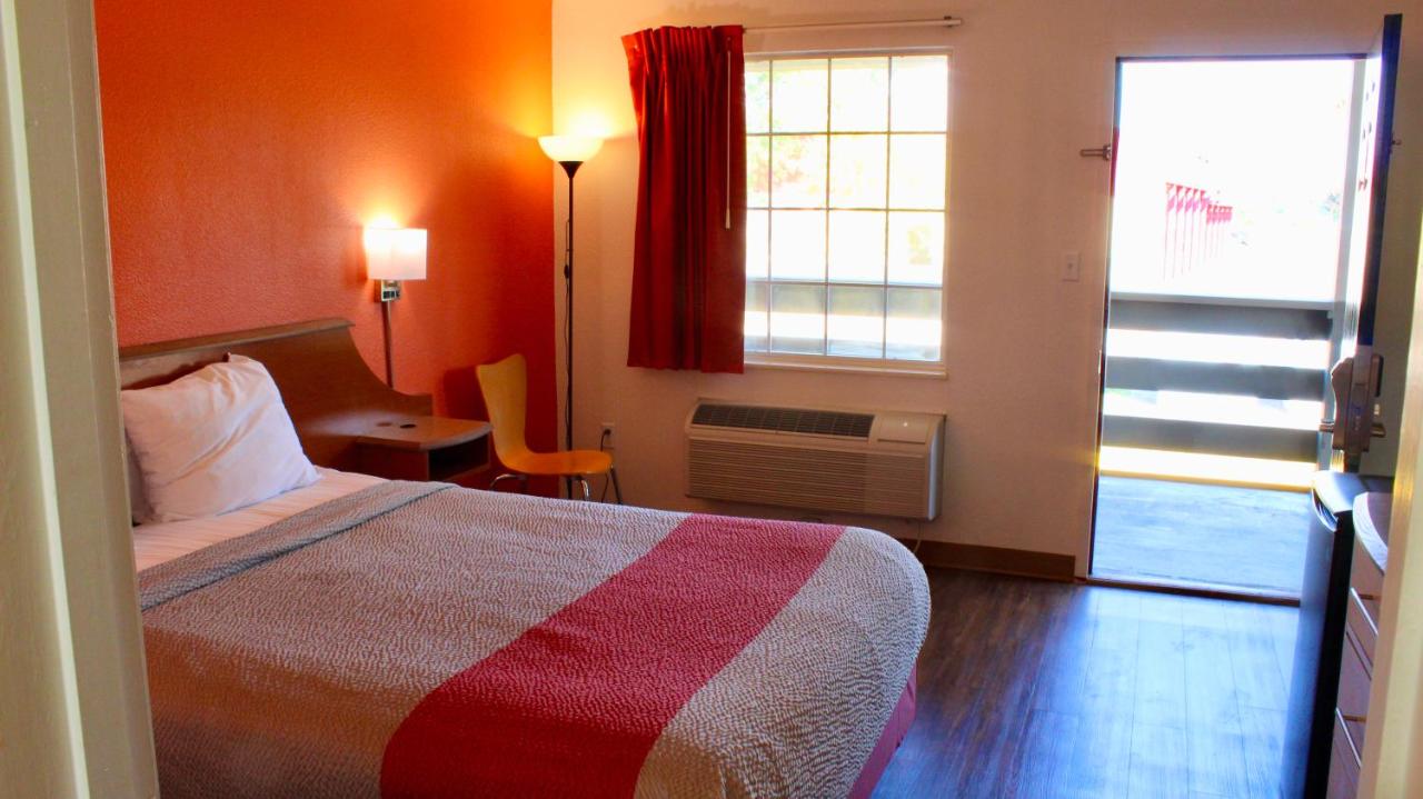 | Motel 6-Dayton, OH
