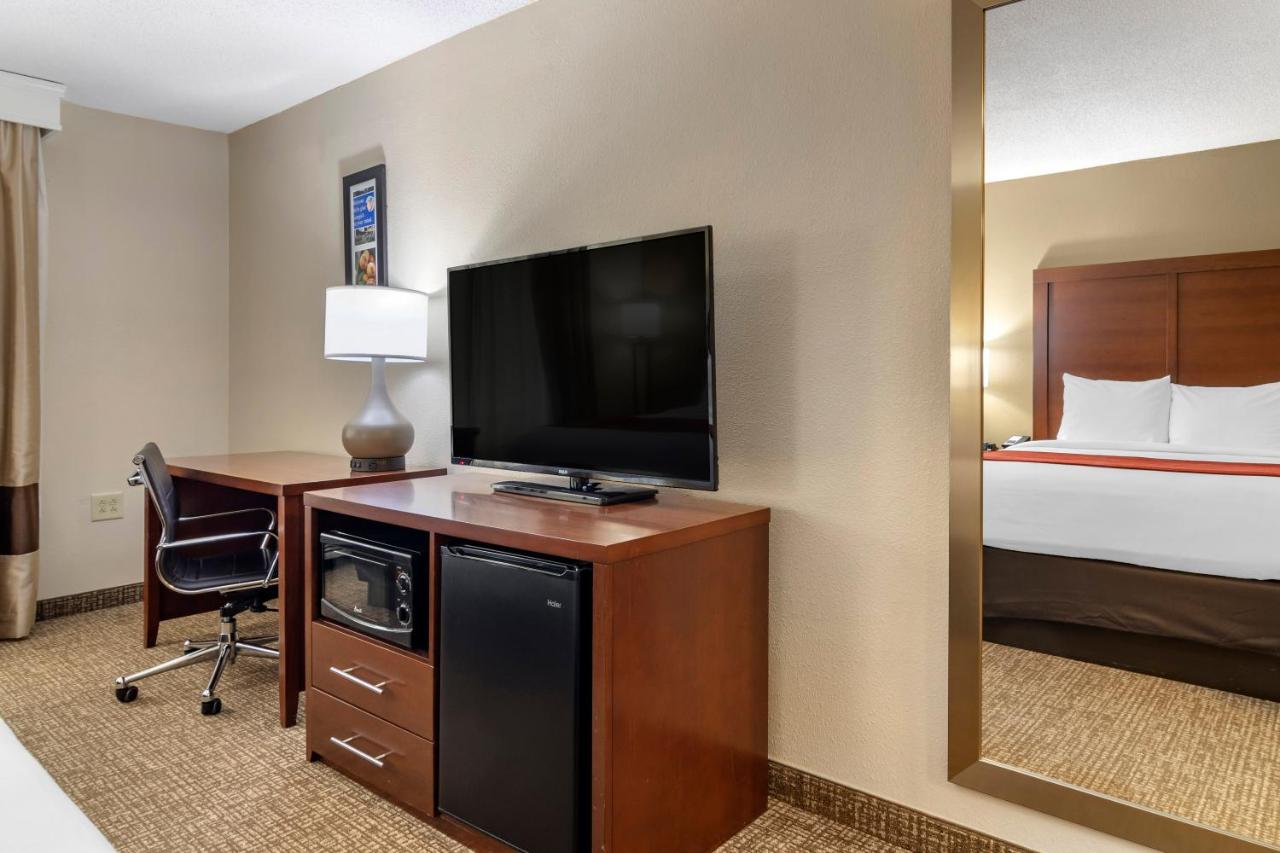 King Room - Accessible/Non-Smoking at Comfort Inn & Suites Macon North I-75