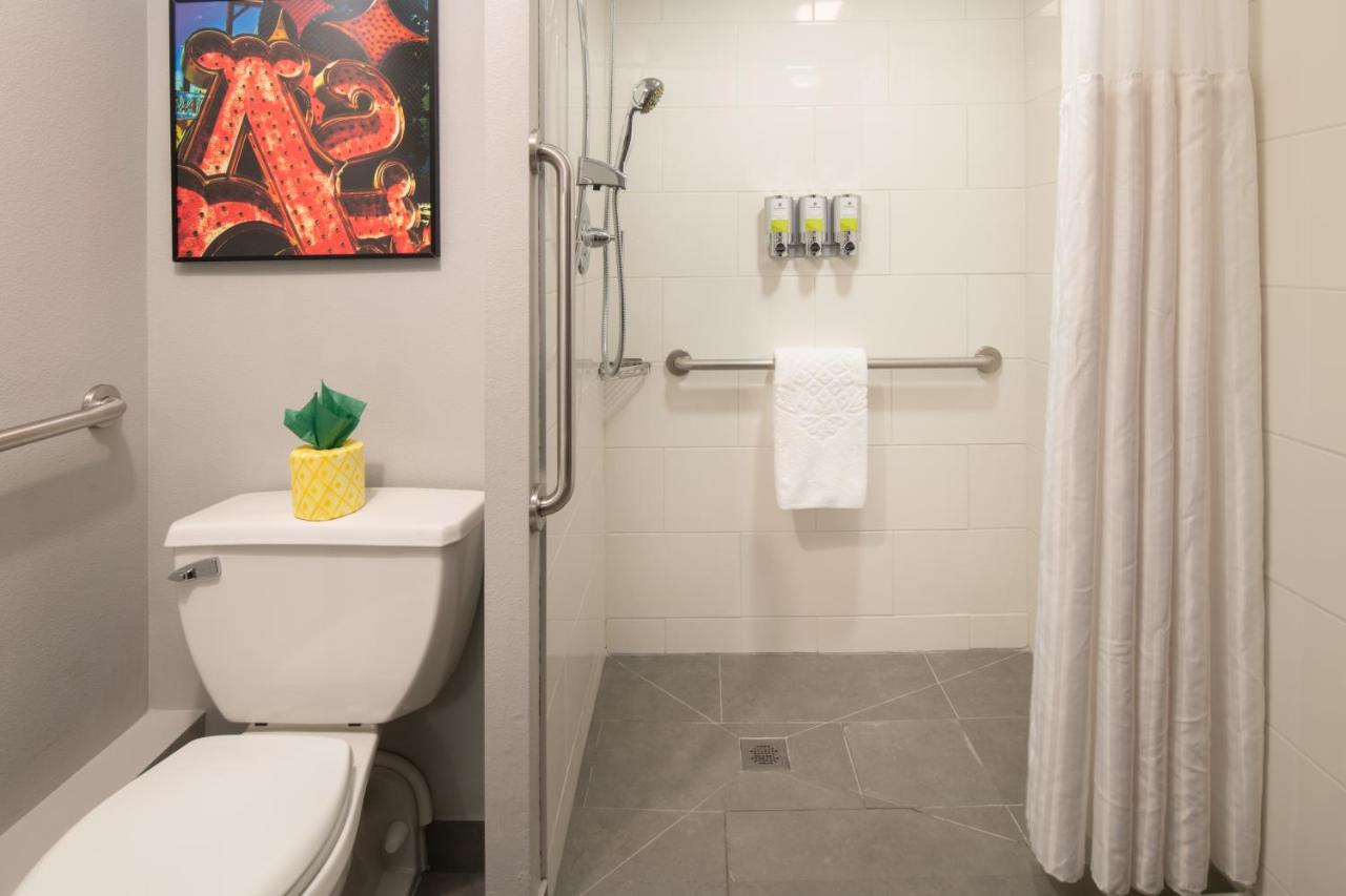 | Staypineapple, Hotel FIVE, Downtown Seattle