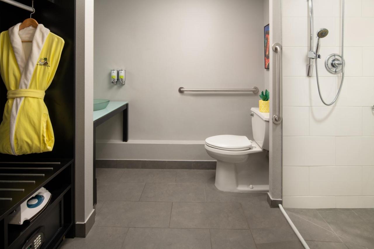Queen Room - Disability Access at Staypineapple, Hotel FIVE, Downtown Seattle
