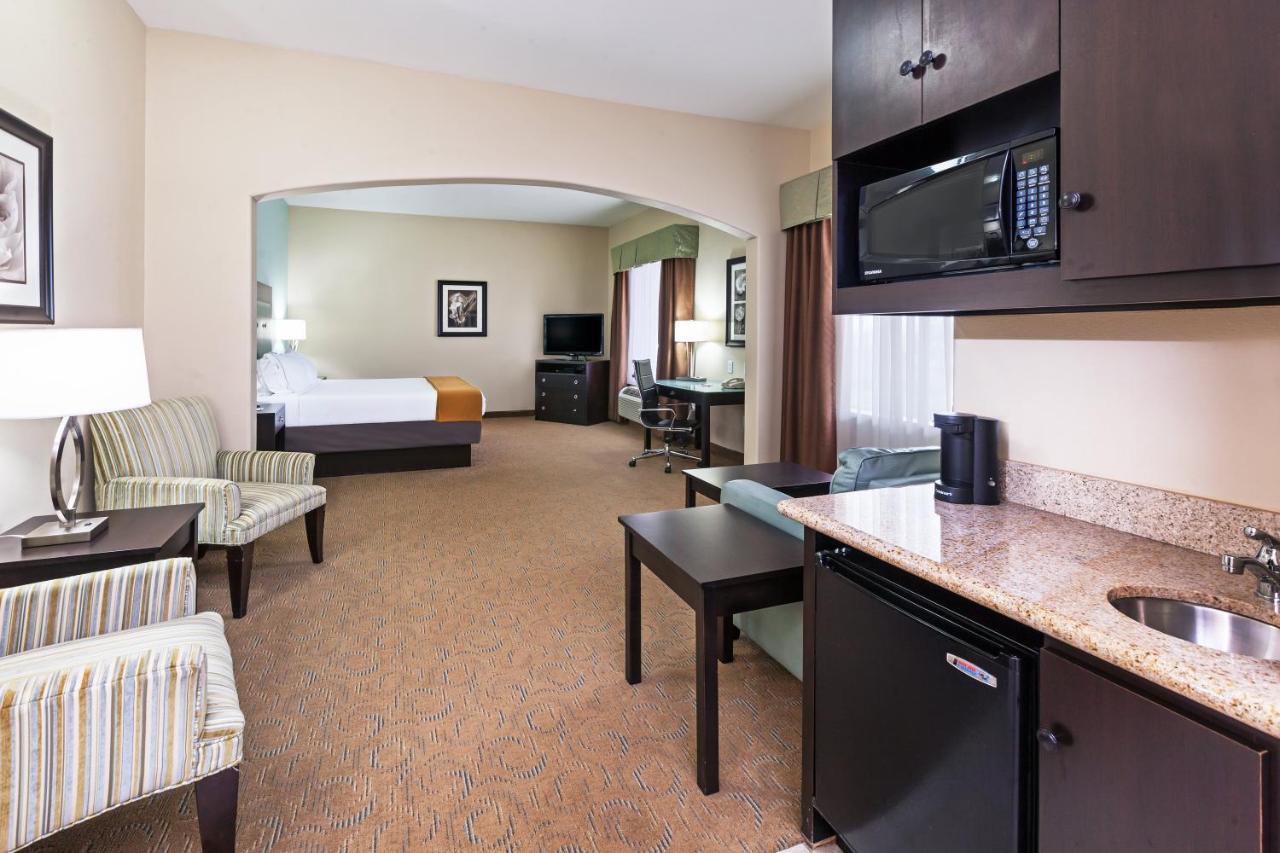 | Holiday Inn Express & Suites Victoria, an IHG Hotel