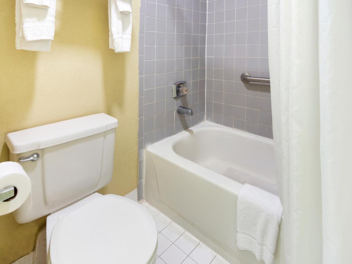 | Budgetel Inn And Suits