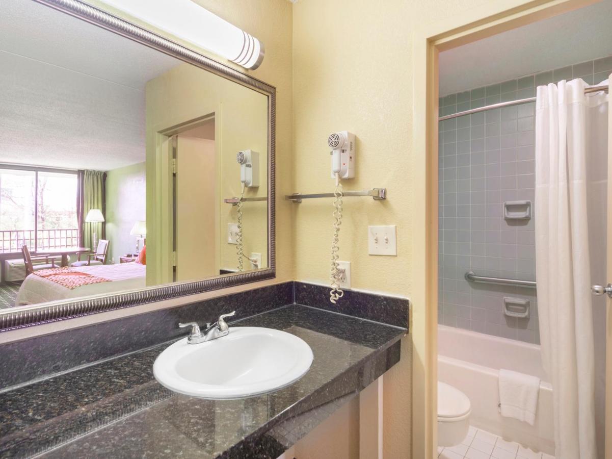 | Budgetel Inn And Suits