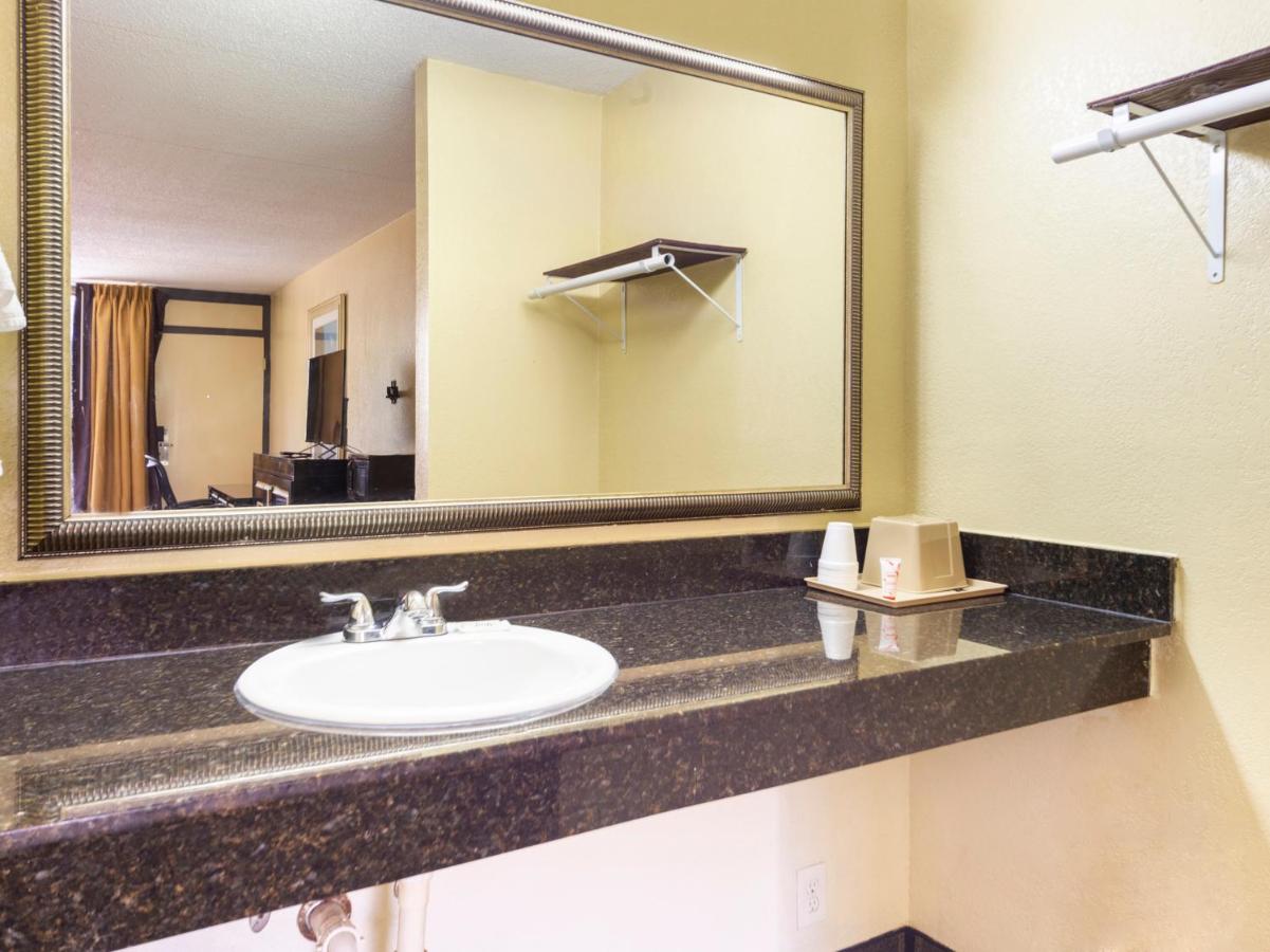 | Budgetel Inn And Suits