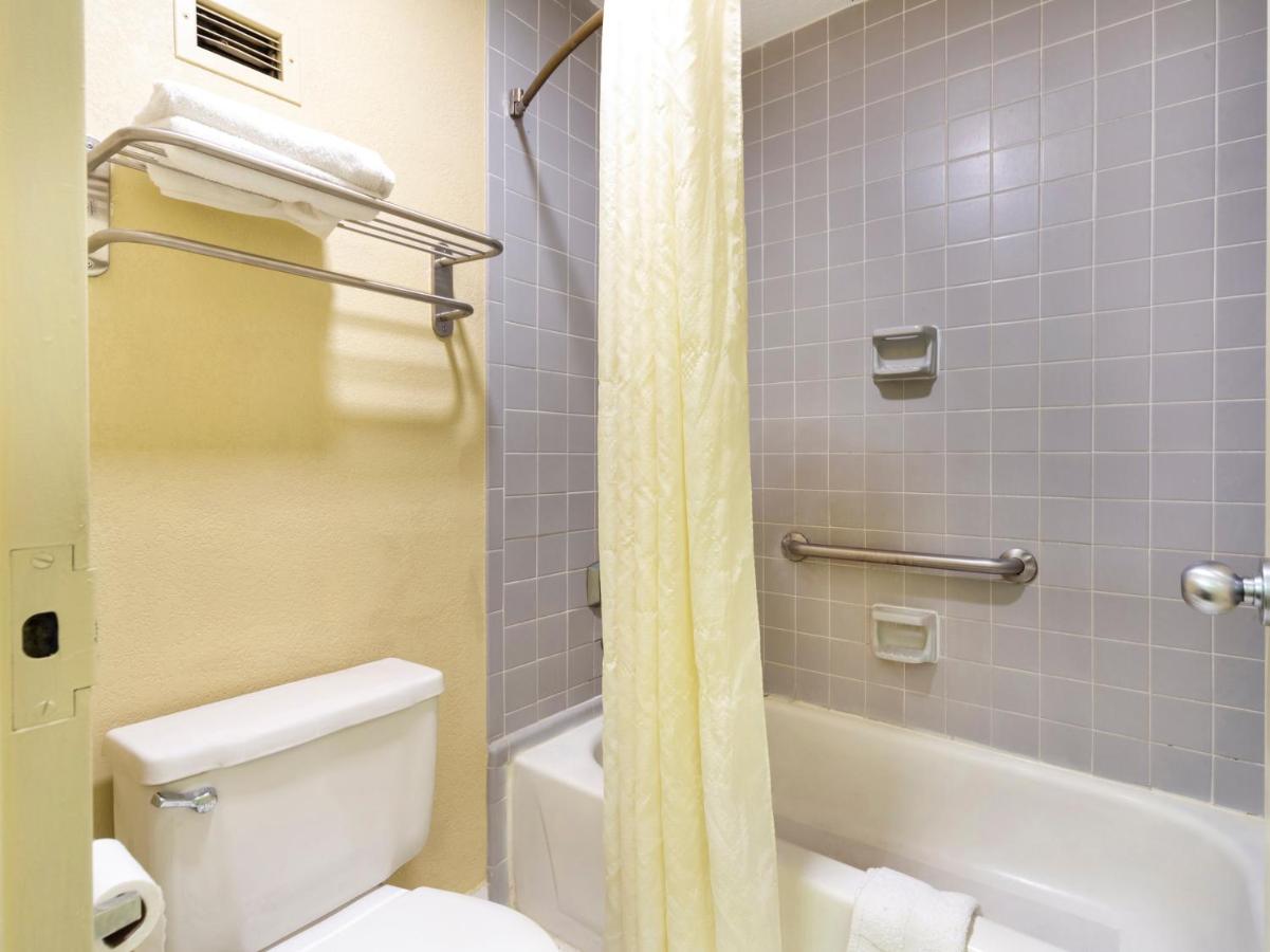 | Budgetel Inn And Suits