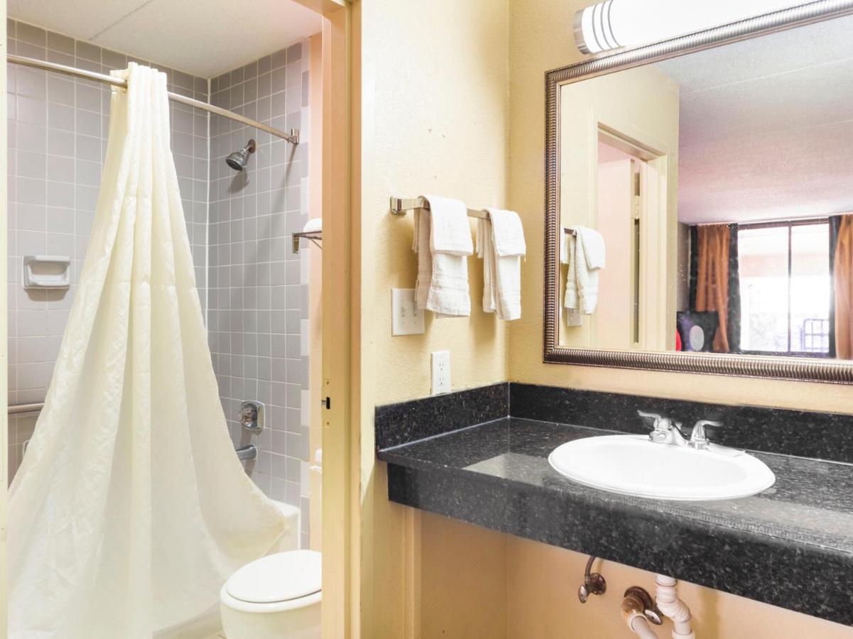 | Budgetel Inn And Suits