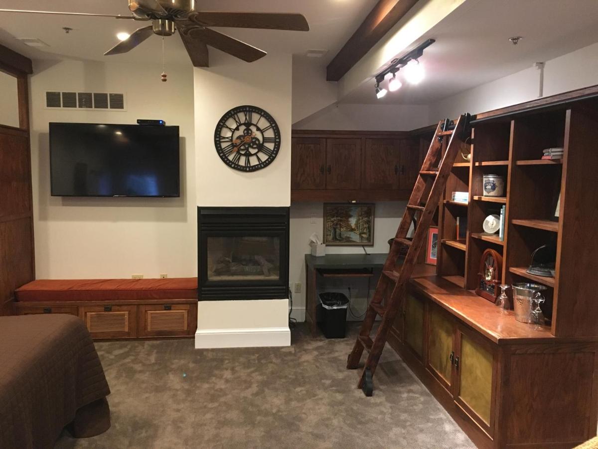 | Lake Pointe Inn