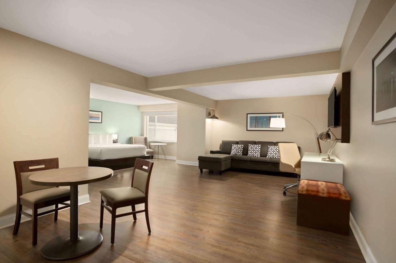 | Wyndham Newport Hotel