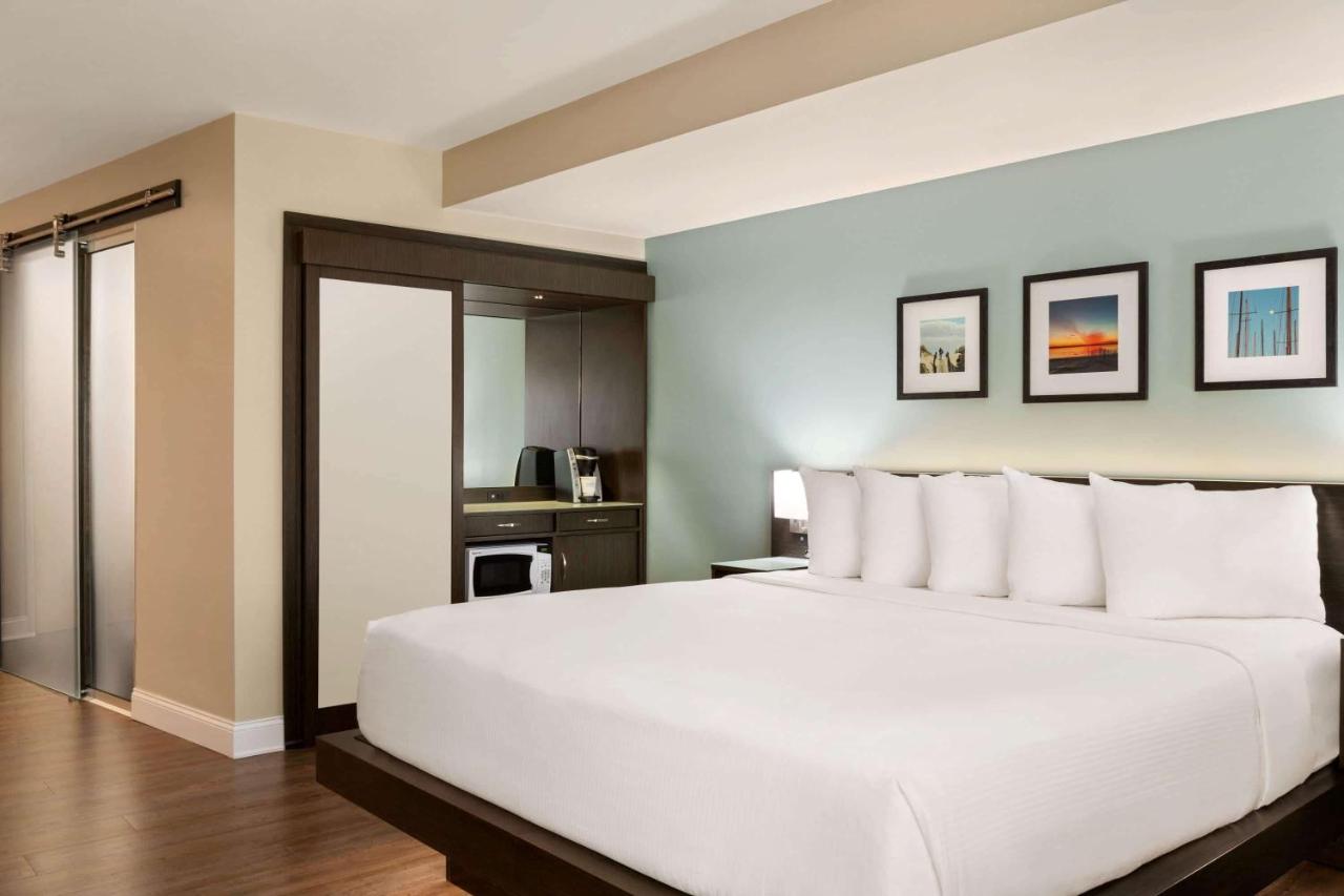 | Wyndham Newport Hotel
