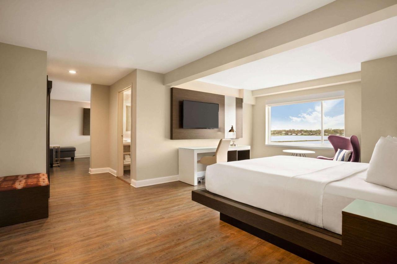 | Wyndham Newport Hotel