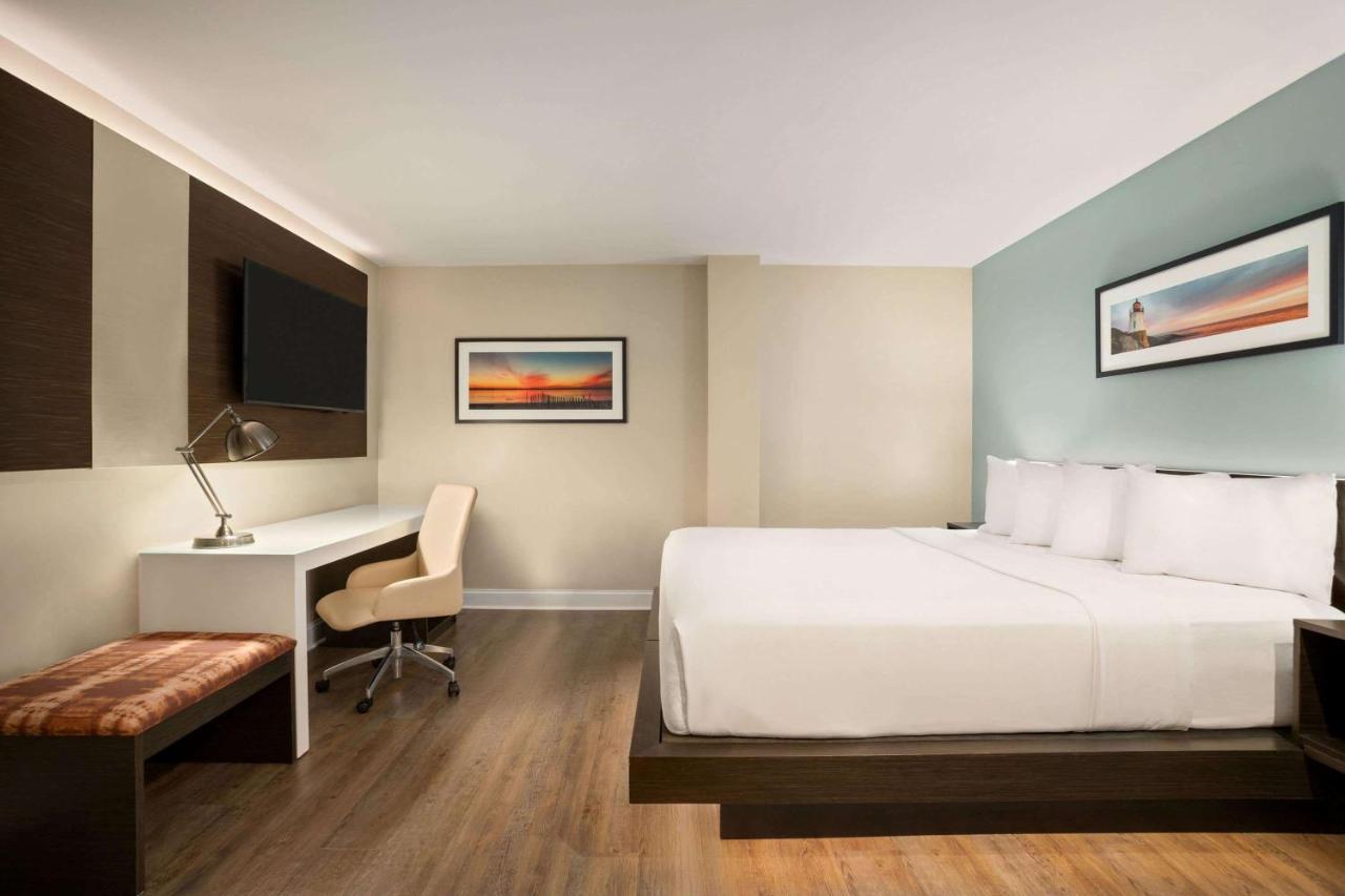 | Wyndham Newport Hotel