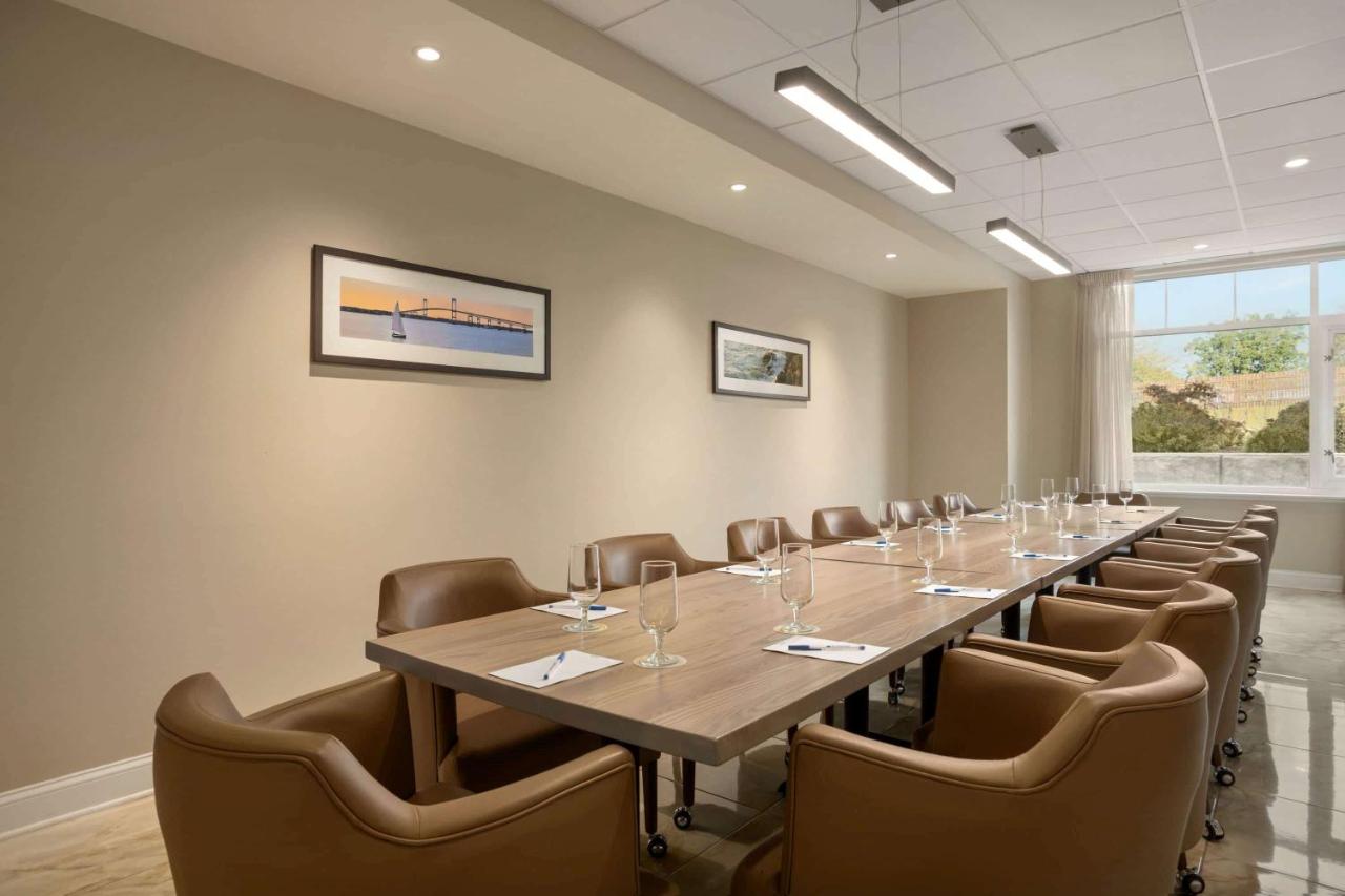 | Wyndham Newport Hotel