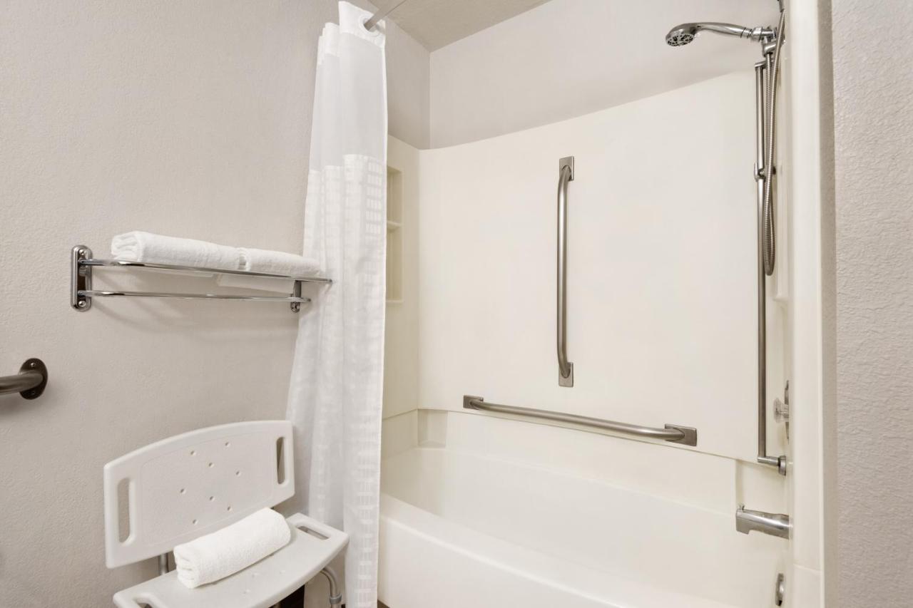 Queen Room - Mobility Access/Non-Smoking at Super 8 by Wyndham Wausau