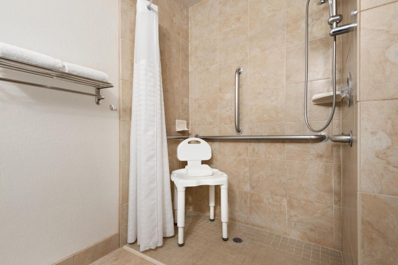 Queen Room - Mobility Access/Non-Smoking at Super 8 by Wyndham Wausau
