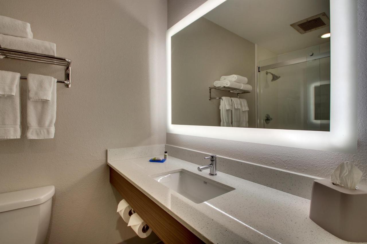 | Holiday Inn Express Georgetown, an IHG Hotel