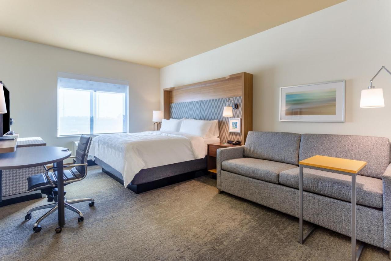 King Room - Hearing Accessible - Non-Smoking at Holiday Inn & Suites Cedar Falls - Waterloo Event Ctr by IHG