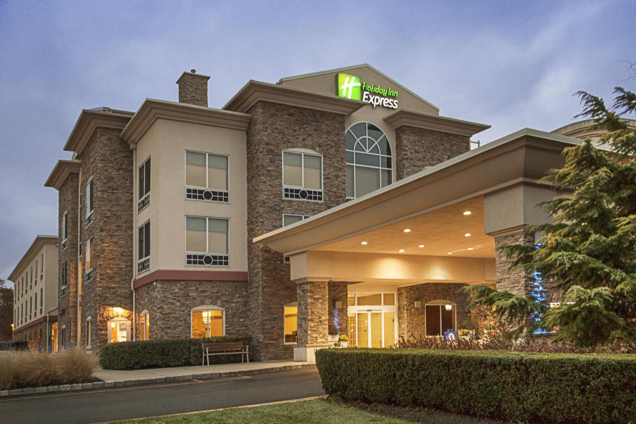  | Holiday Inn Express Hotel & Suites East End, an IHG Hotel