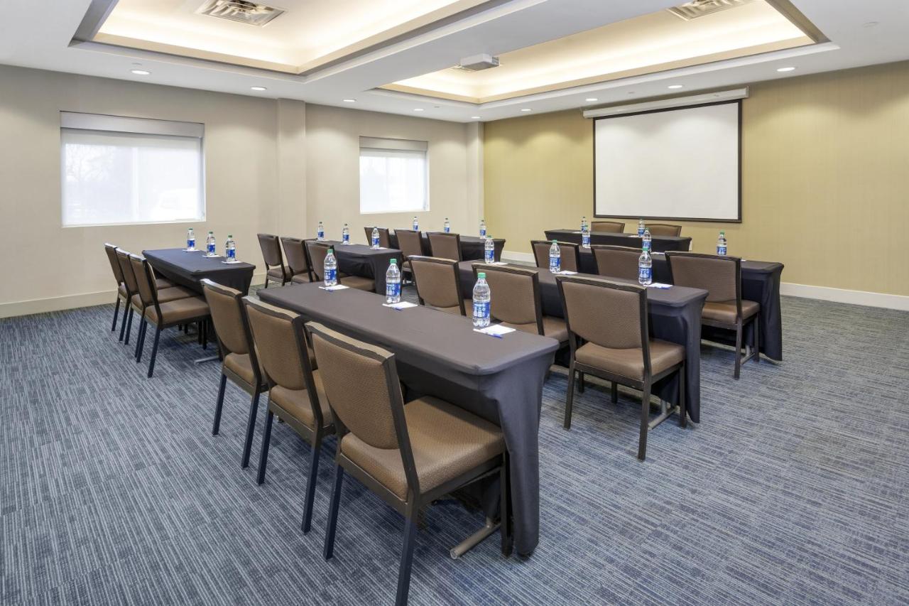 | Holiday Inn Express Hotel & Suites East End, an IHG Hotel