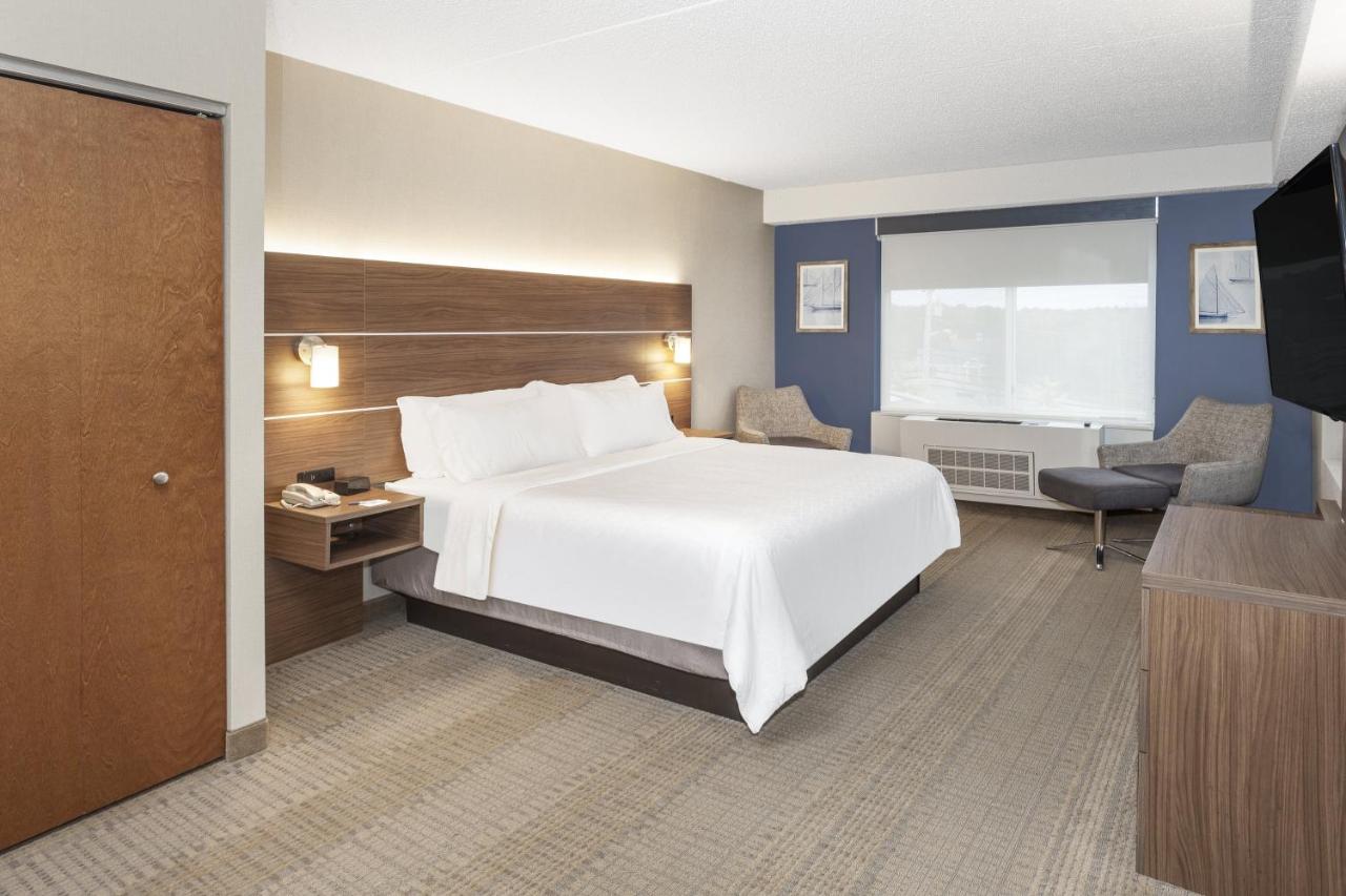 | Holiday Inn Express Hotel & Suites East End, an IHG Hotel