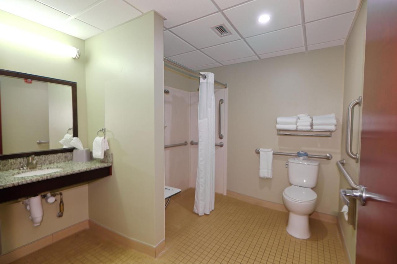  | Holiday Inn Express & Suites Pittsburgh West - Greentree