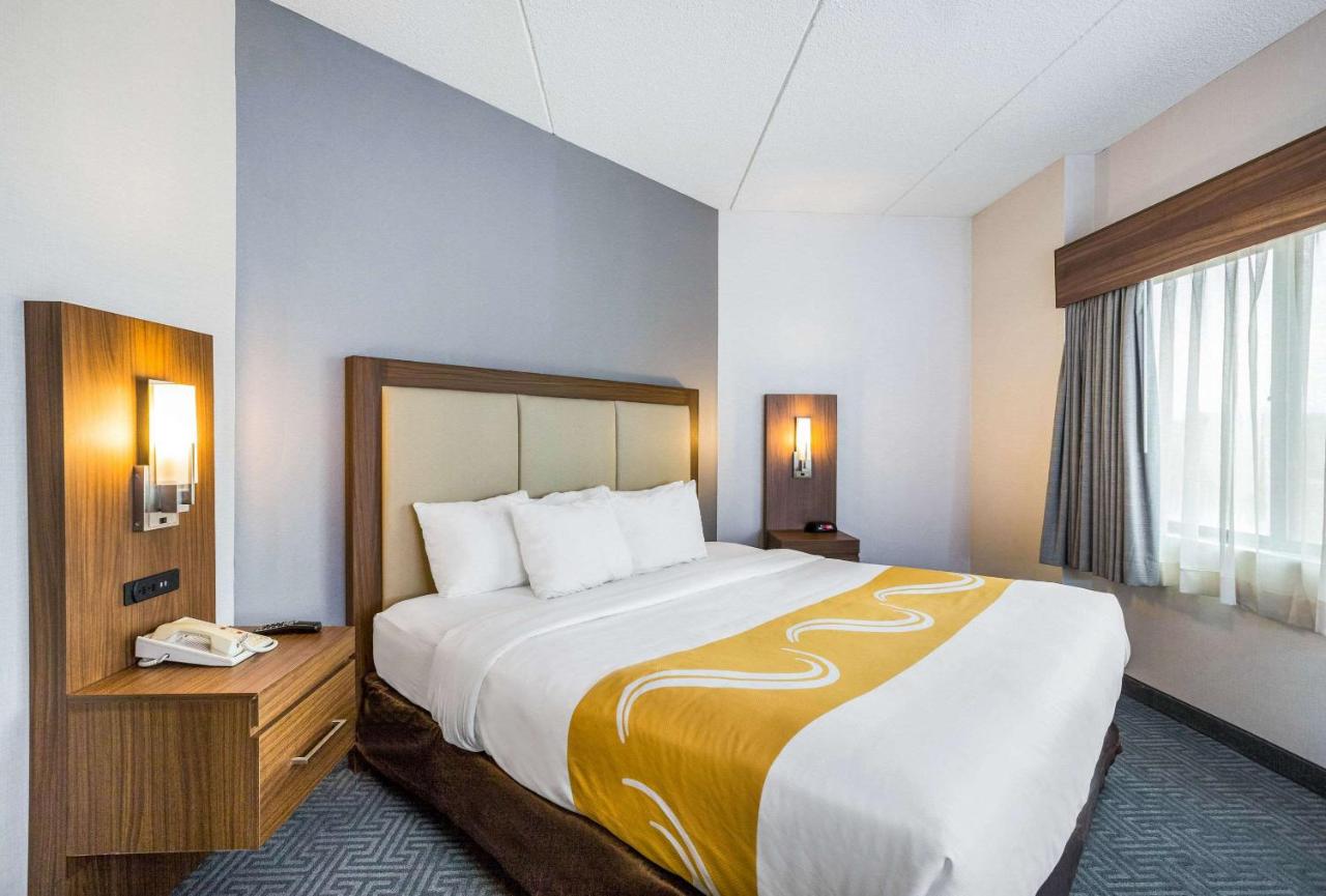 King Suite at Quality Suites Lansing West