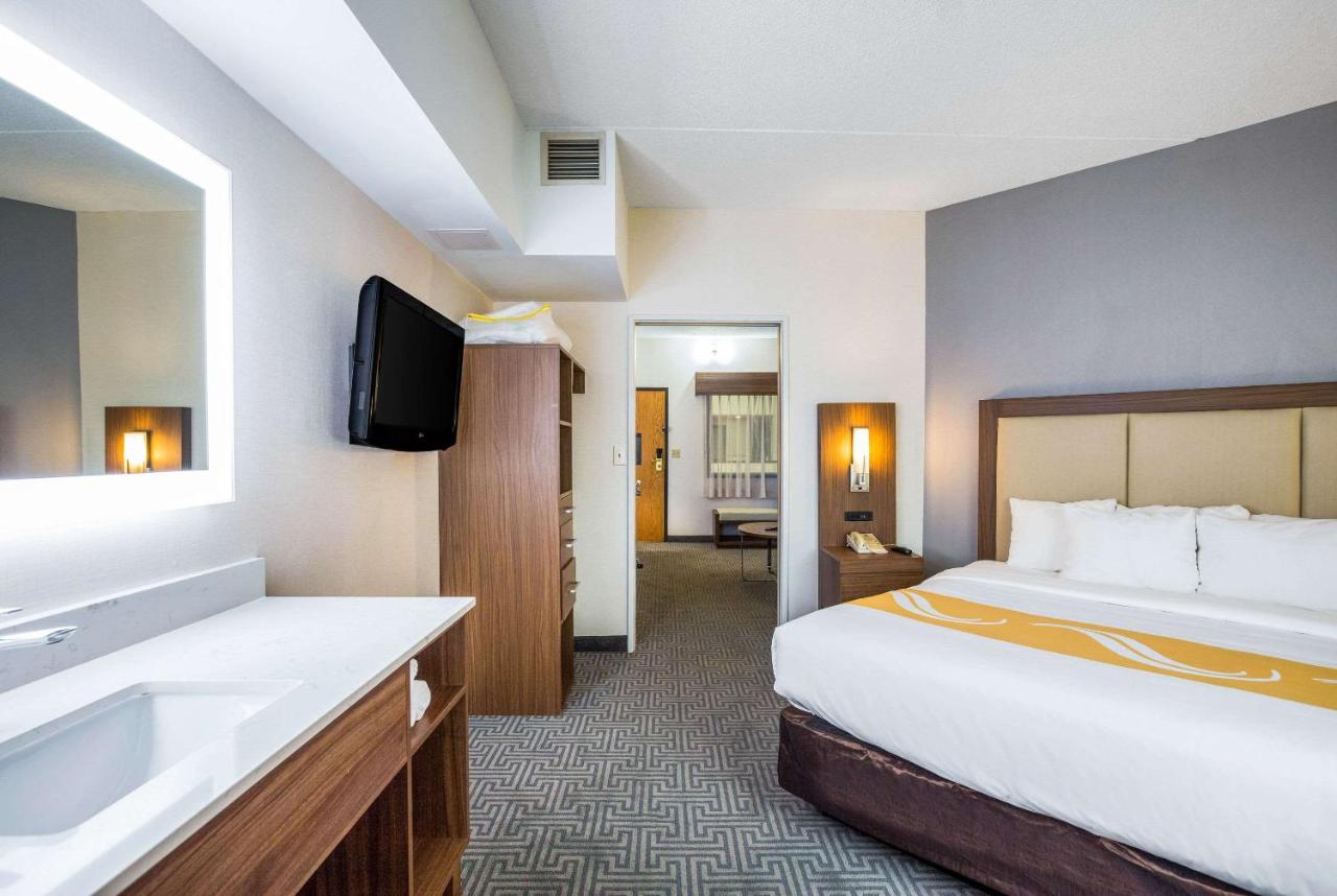 King Suite at Quality Suites Lansing West