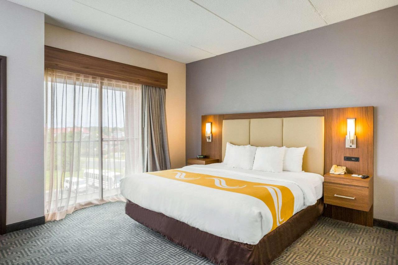 King Suite - Disability Access/Non-Smoking at Quality Suites Lansing West