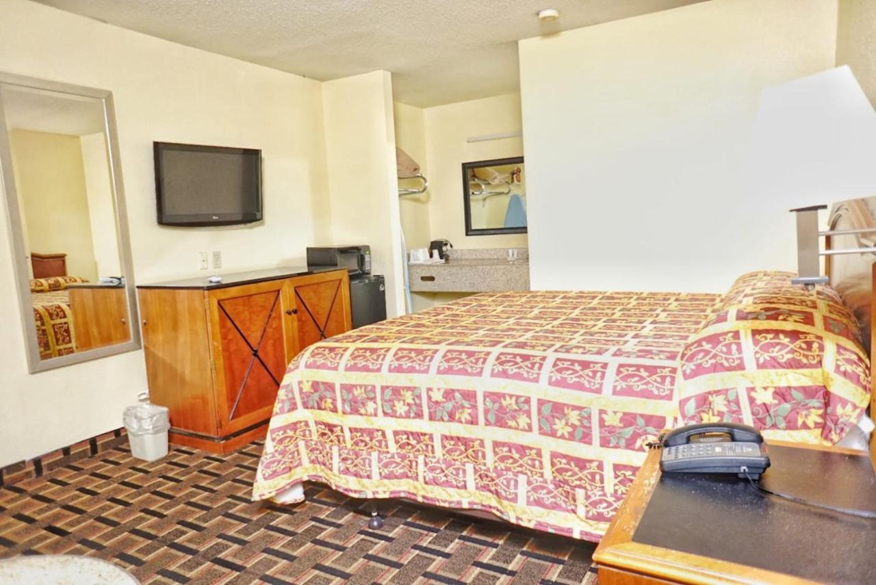 King Room - Non-Smoking at Best Inn