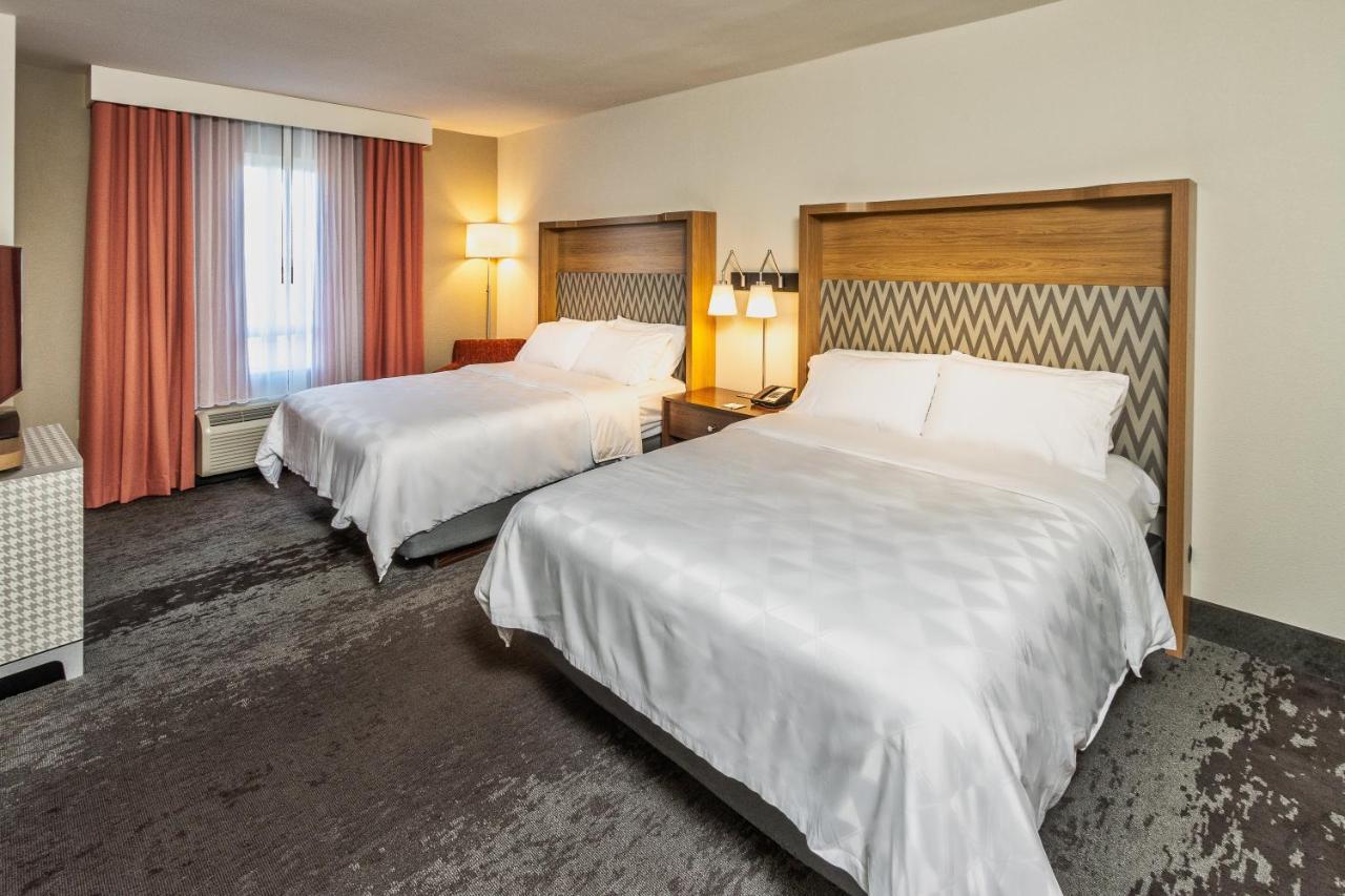 Queen Room with Two Queen Beds at Holiday Inn & Suites Memphis - Wolfchase Galleria by IHG