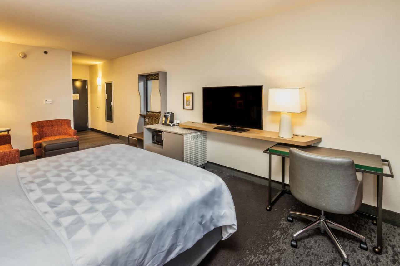 King Room with Sofa Bed at Holiday Inn & Suites Memphis - Wolfchase Galleria by IHG