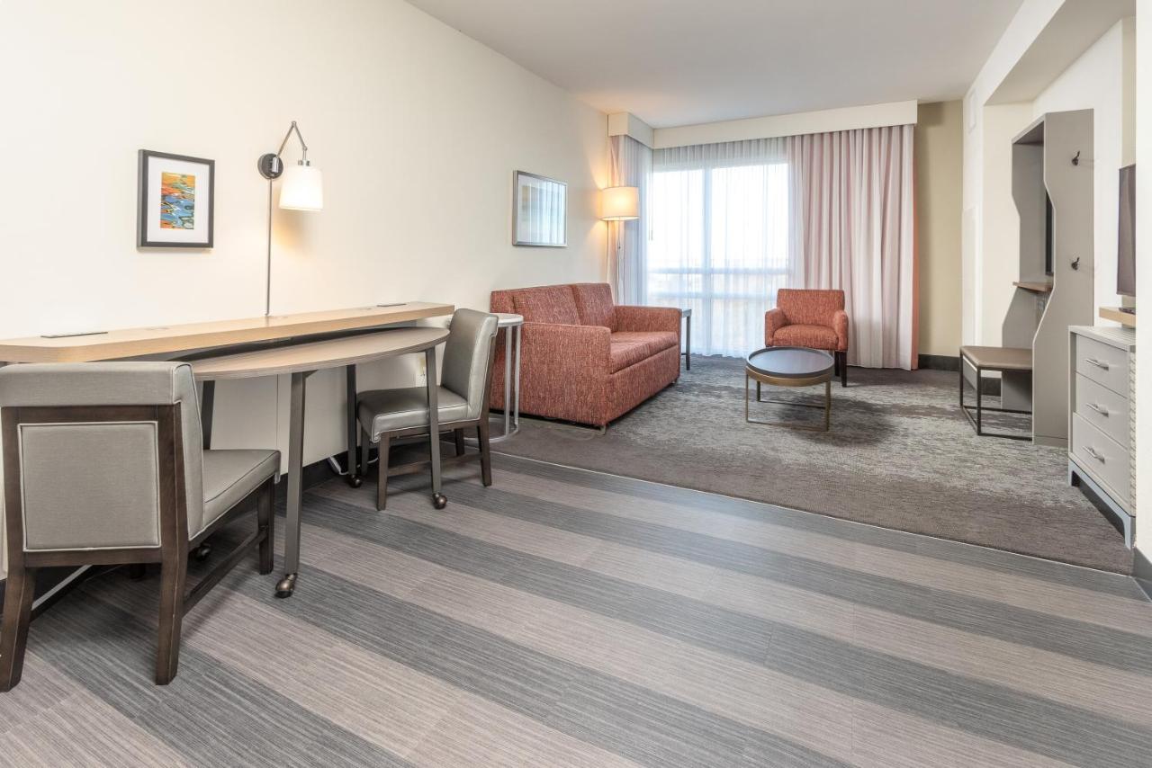 One-Bedroom Queen Suite at Holiday Inn & Suites Memphis - Wolfchase Galleria by IHG