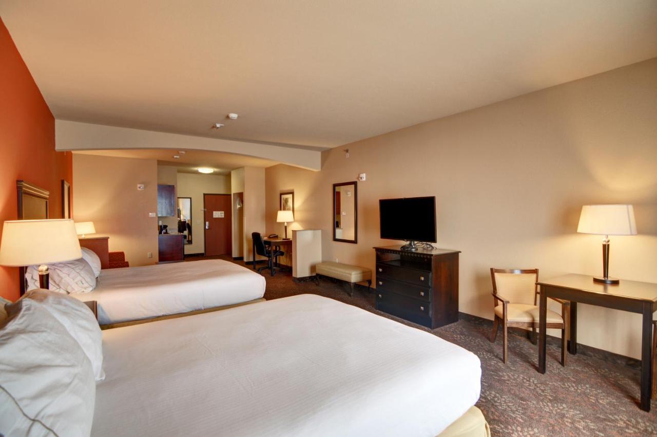 Queen Suite at Holiday Inn Express & Suites Altus by IHG
