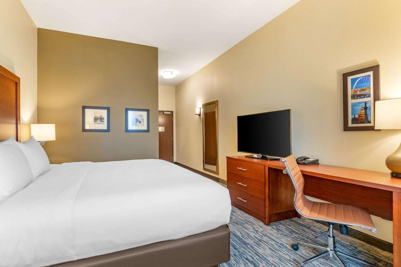 King Room - Accessible/Non-Smoking at Comfort Inn & Suites West Des Moines
