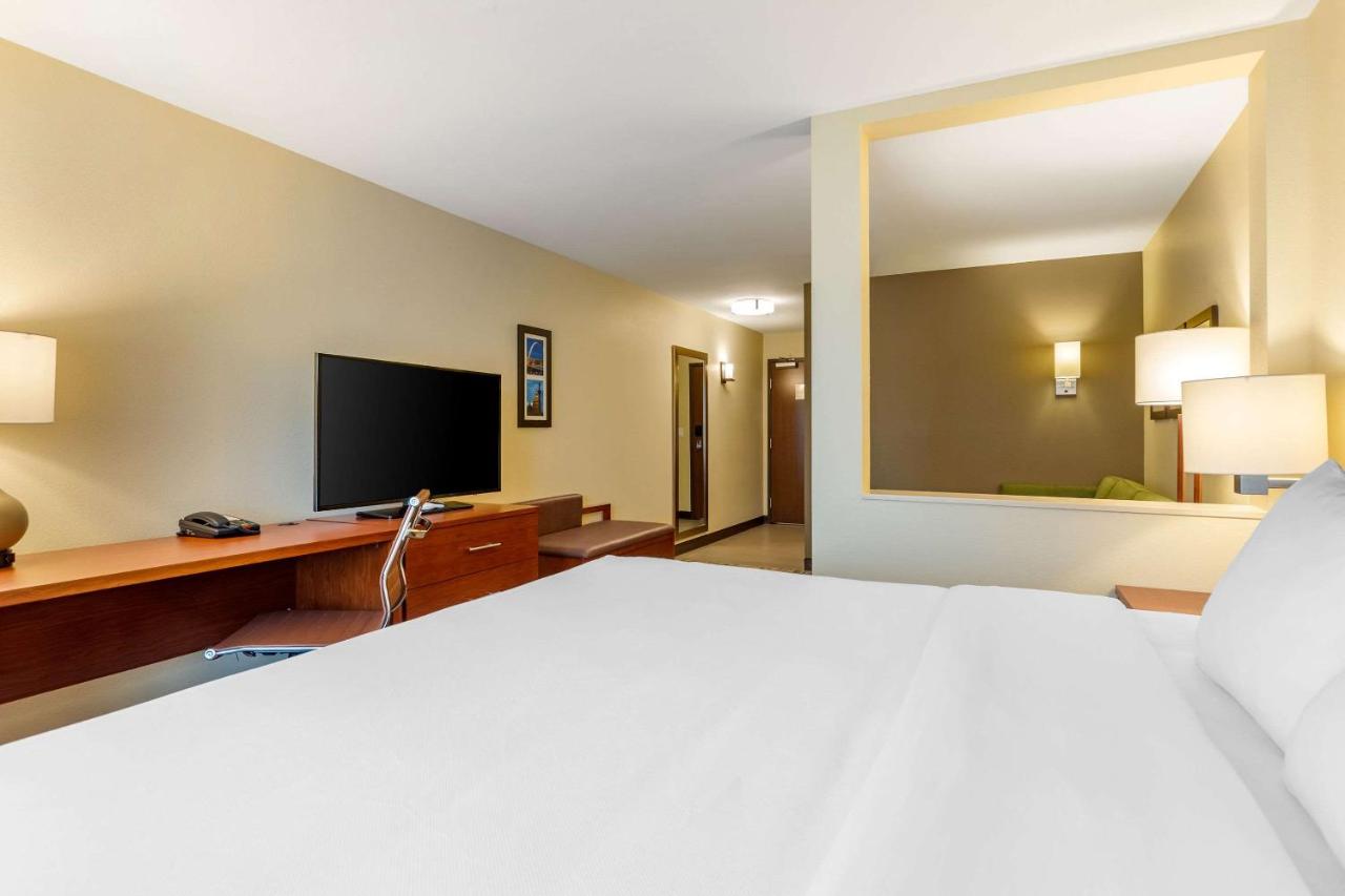 King Suite - Non-Smoking at Comfort Inn & Suites West Des Moines