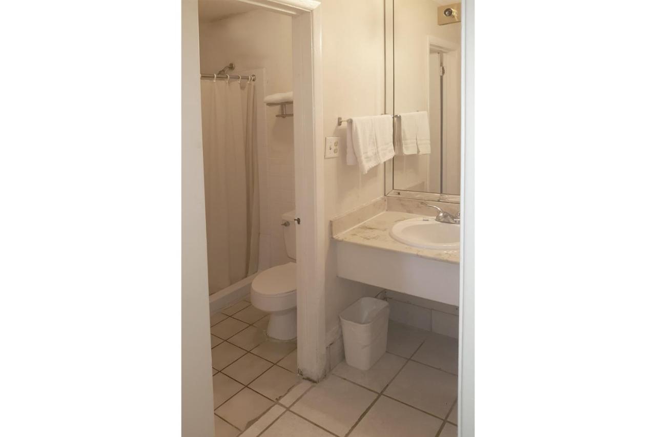 | Rest Inn - Extended Stay, I-40 Airport, Wedding & Event Center