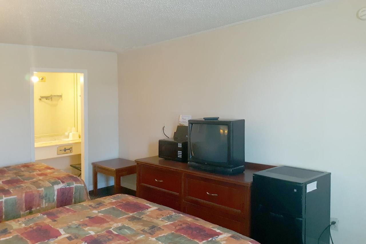 | Rest Inn - Extended Stay, I-40 Airport, Wedding & Event Center