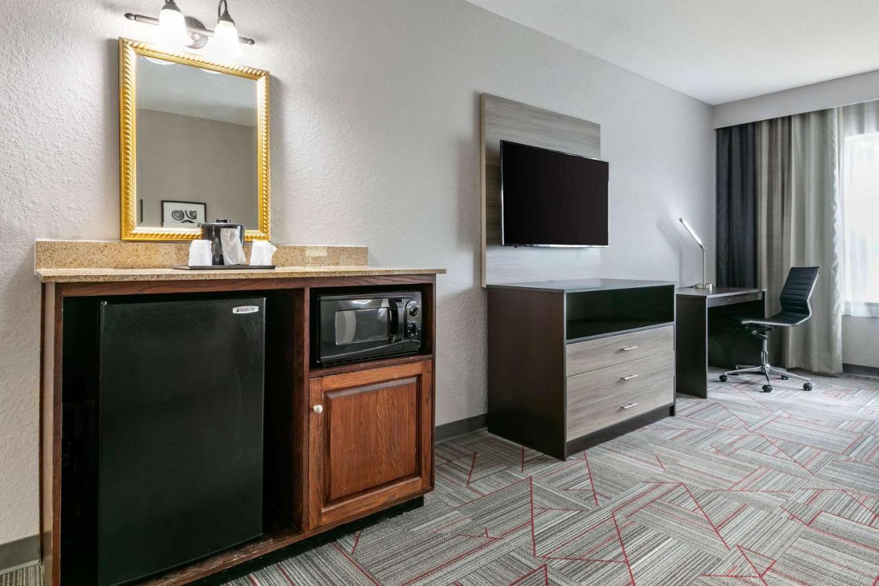 King Room with Sofa Bed - Non-Smoking at Clarion Pointe Columbus-Bradley Park