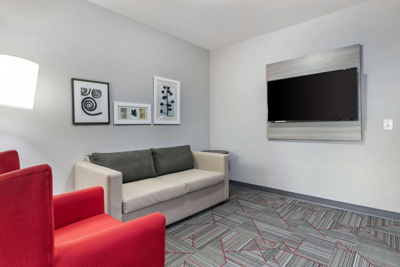 King Room with Sofa Bed - Non-Smoking at Clarion Pointe Columbus-Bradley Park