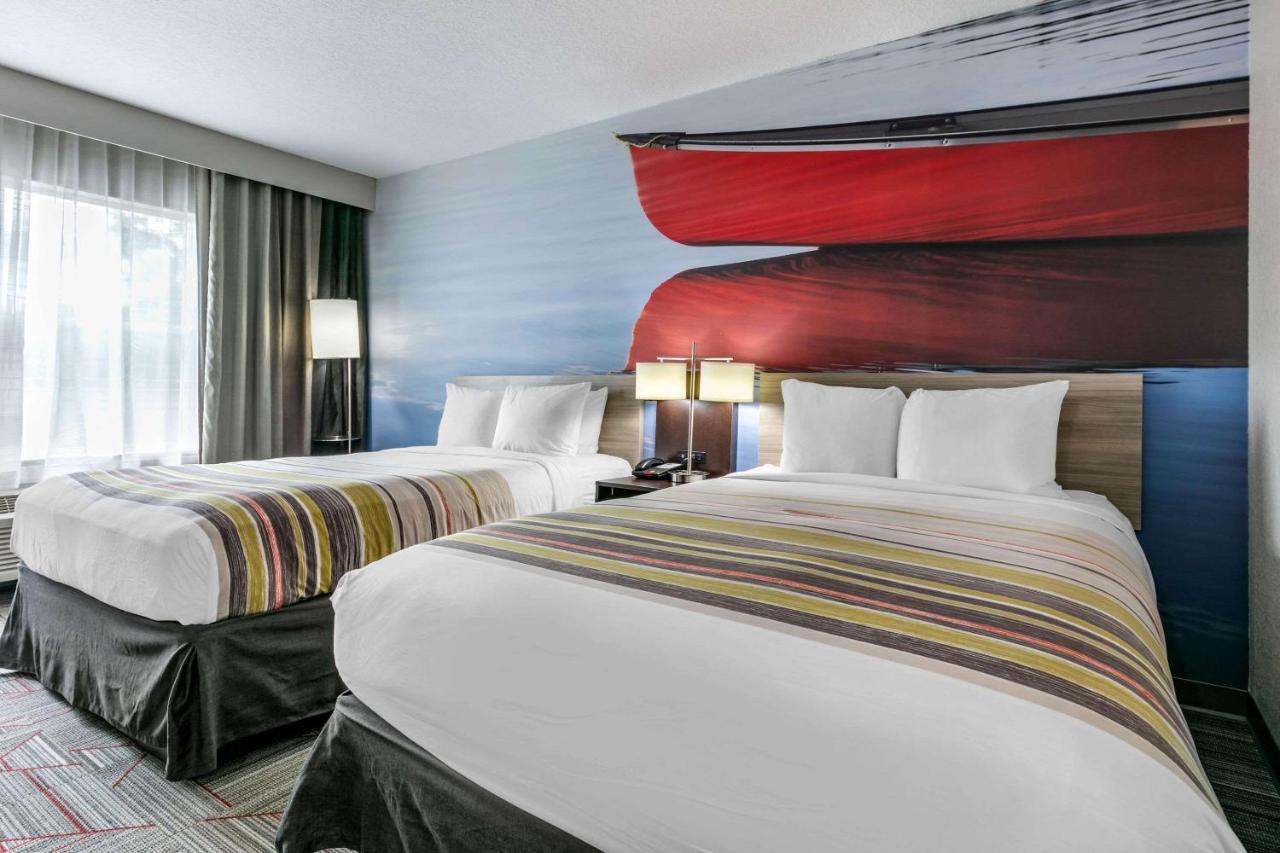 Queen Room with Two Queen Beds - Non-Smoking at Clarion Pointe Columbus-Bradley Park