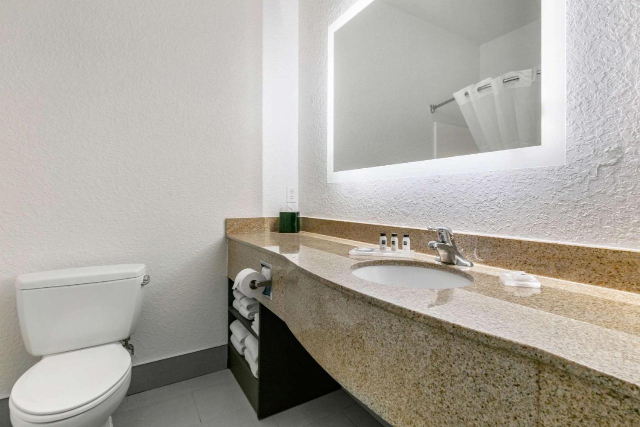 Queen Room with Two Queen Beds - Non-Smoking at Clarion Pointe Columbus-Bradley Park