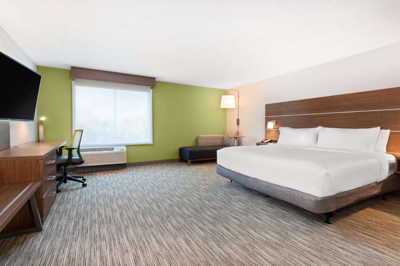 King Room - Mobility Access/Hearing Accessible at Holiday Inn Express & Suites Niceville - Eglin Area by IHG