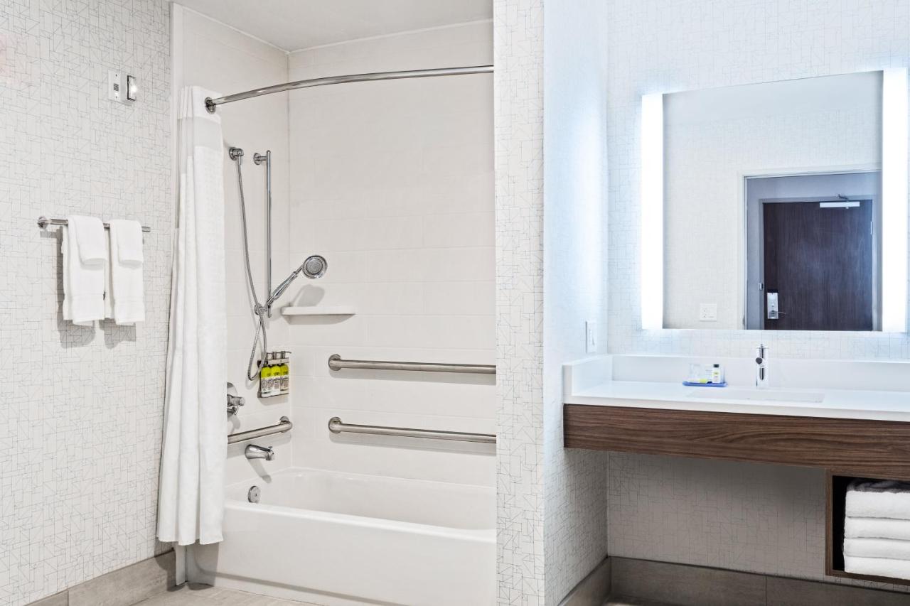 Two-Bedroom Suite - Mobility Accessible Tub at Holiday Inn Express & Suites Niceville - Eglin Area by IHG