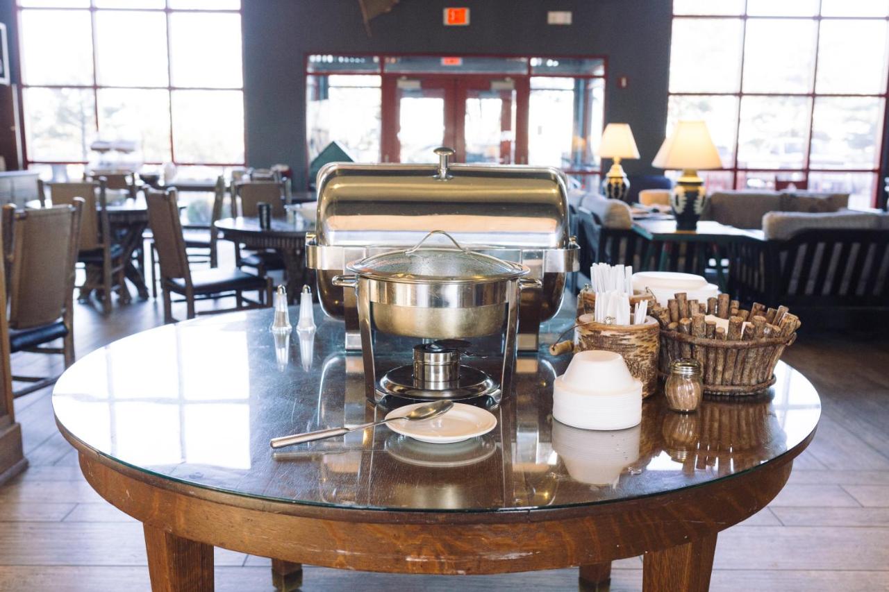 | Wildwood Lodge & Suites