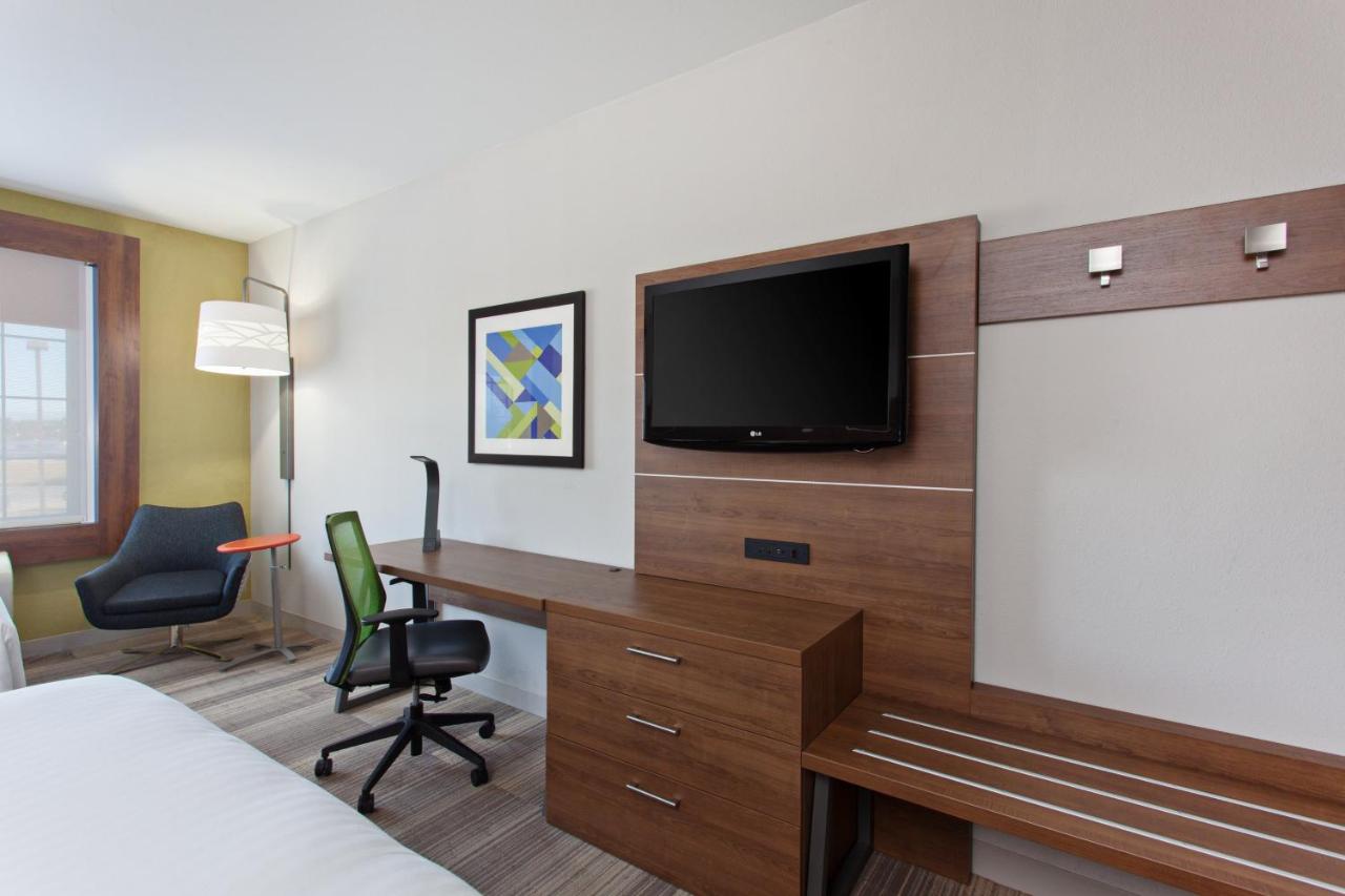 | Holiday Inn Express & Suites Corona