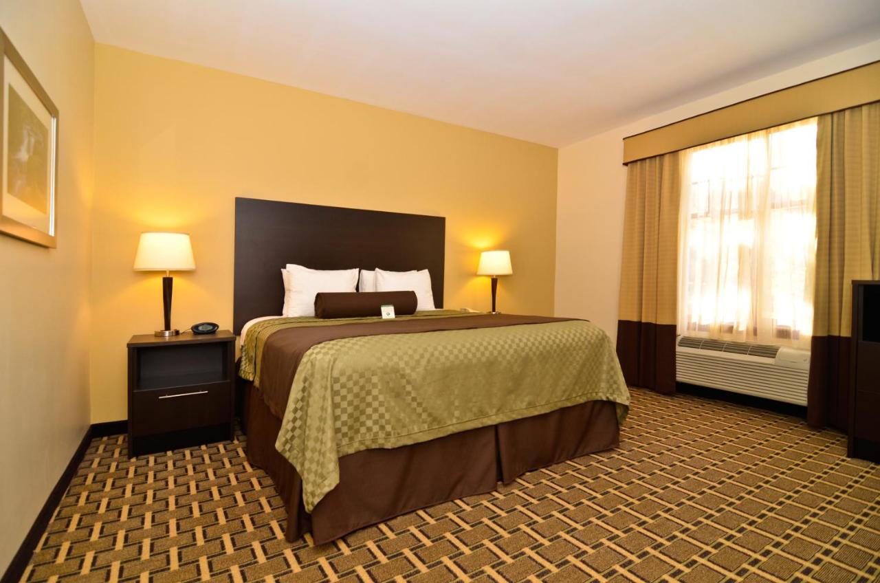 King Room - Non Smoking at Best Western Plus The Inn & Suites At The Falls