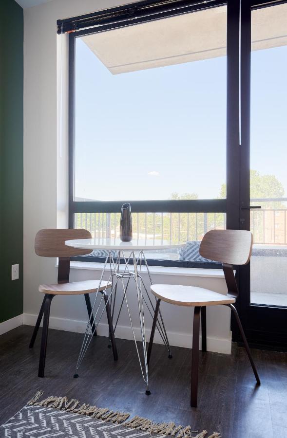 Deluxe Suite at Sonder at University Park