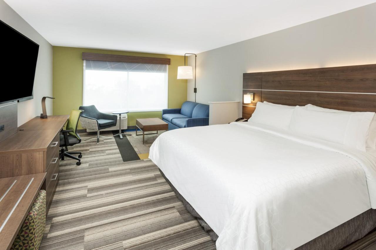 Executive King Suite - Non-Smoking at Holiday Inn Express & Suites Hudson I-94 by IHG
