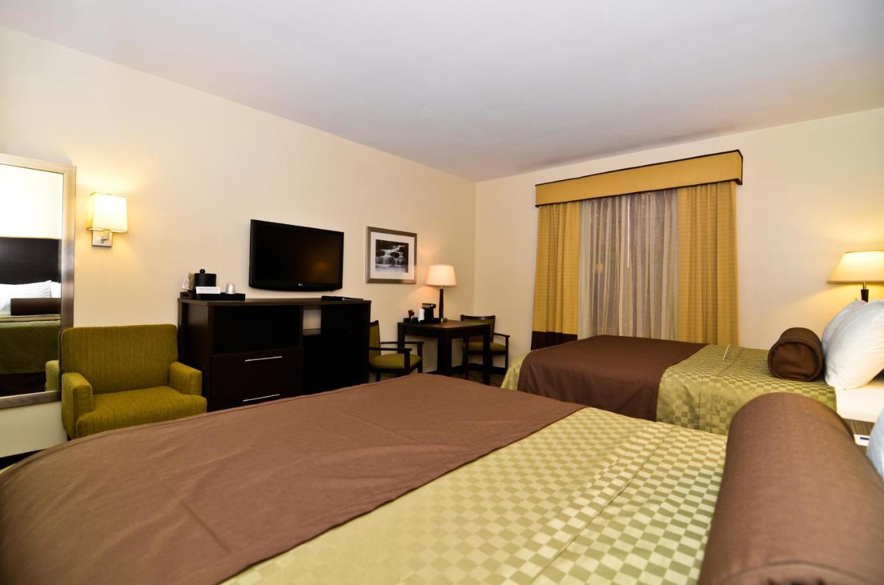 Queen Room with Two Queen Beds - Non Smoking at Best Western Plus The Inn & Suites At The Falls