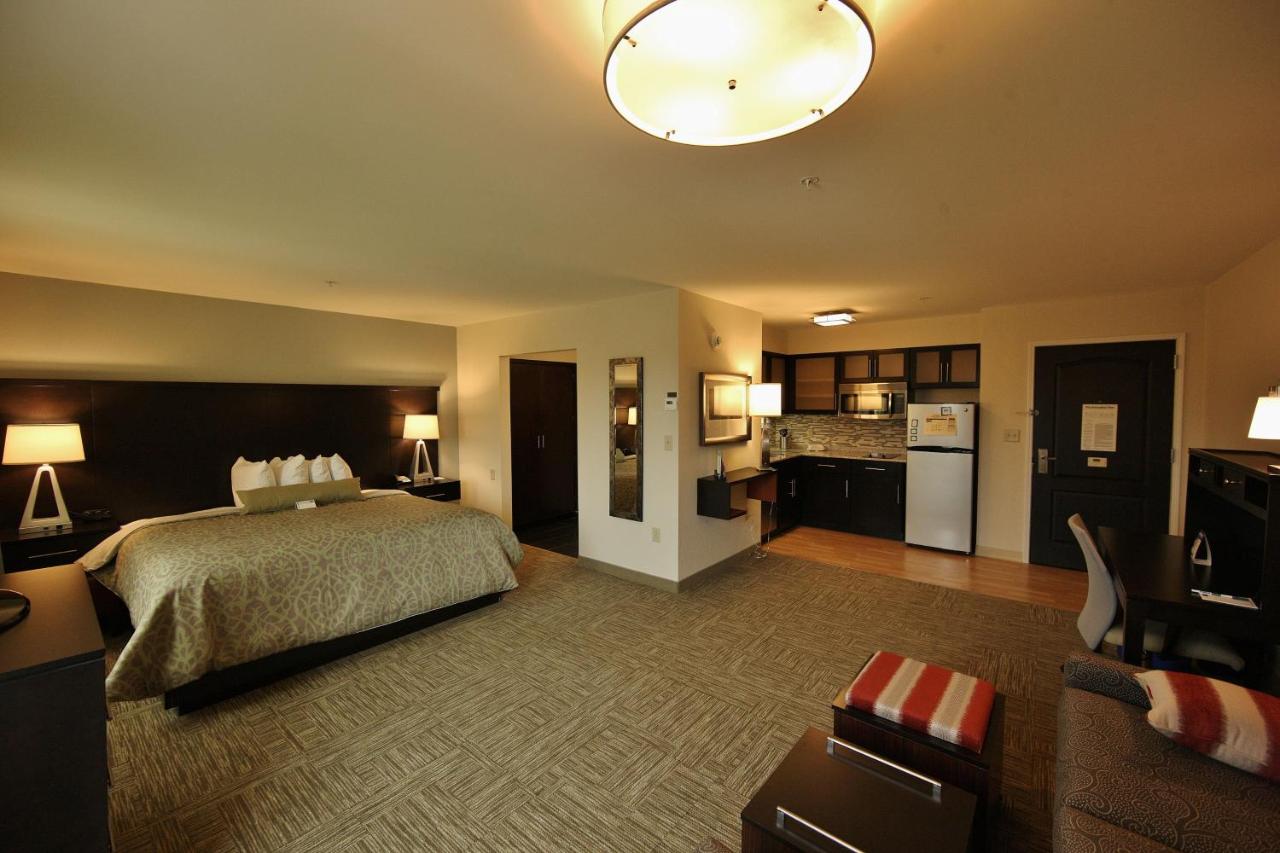| Staybridge Suites Syracuse Liverpool, an IHG Hotel